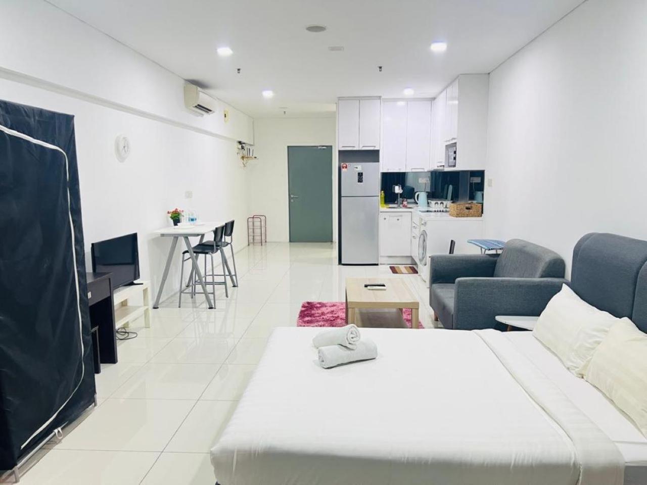 Mercu Summer By Canter Apartment